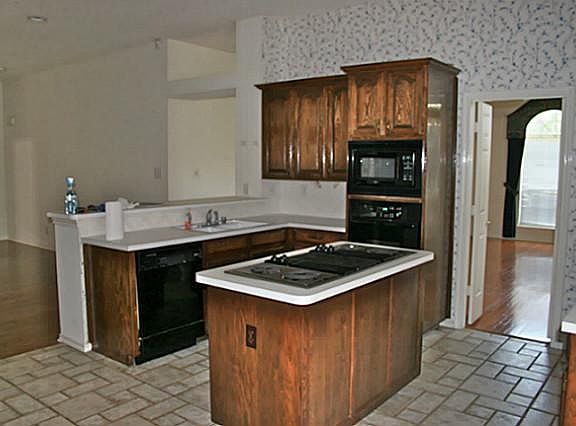 5th image of 1115 Cambridge Dr