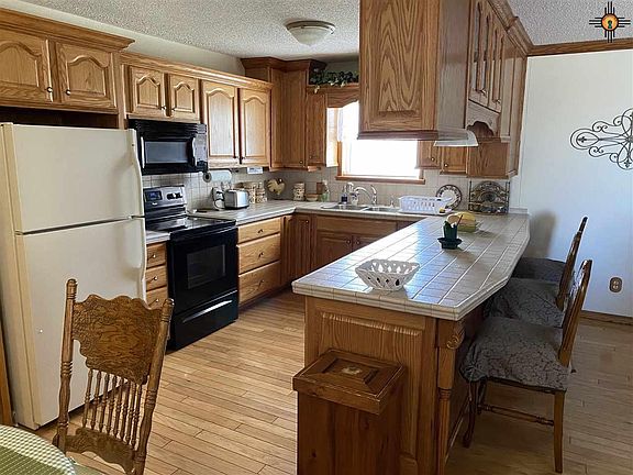 3rd image of 120 Kansas Dr