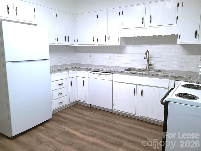 2141 Selwyn Ave #206 — Photo 2