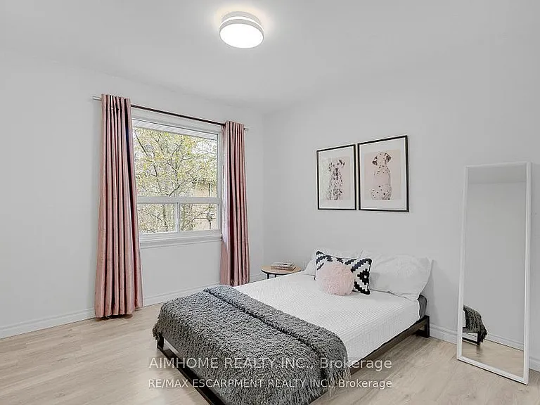 2076 Constance Dr — Photo 23