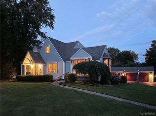 4249 Wildwood Dr, Williamsville, NY 14221