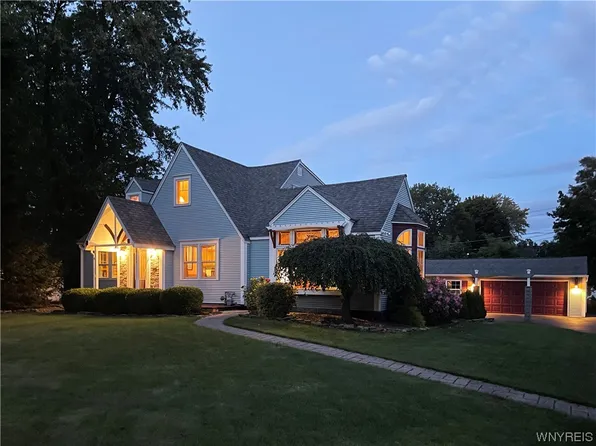 4249 Wildwood Dr, Williamsville, NY 14221