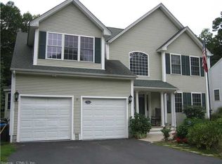 33 Bolles Ln, Mystic, CT 06355