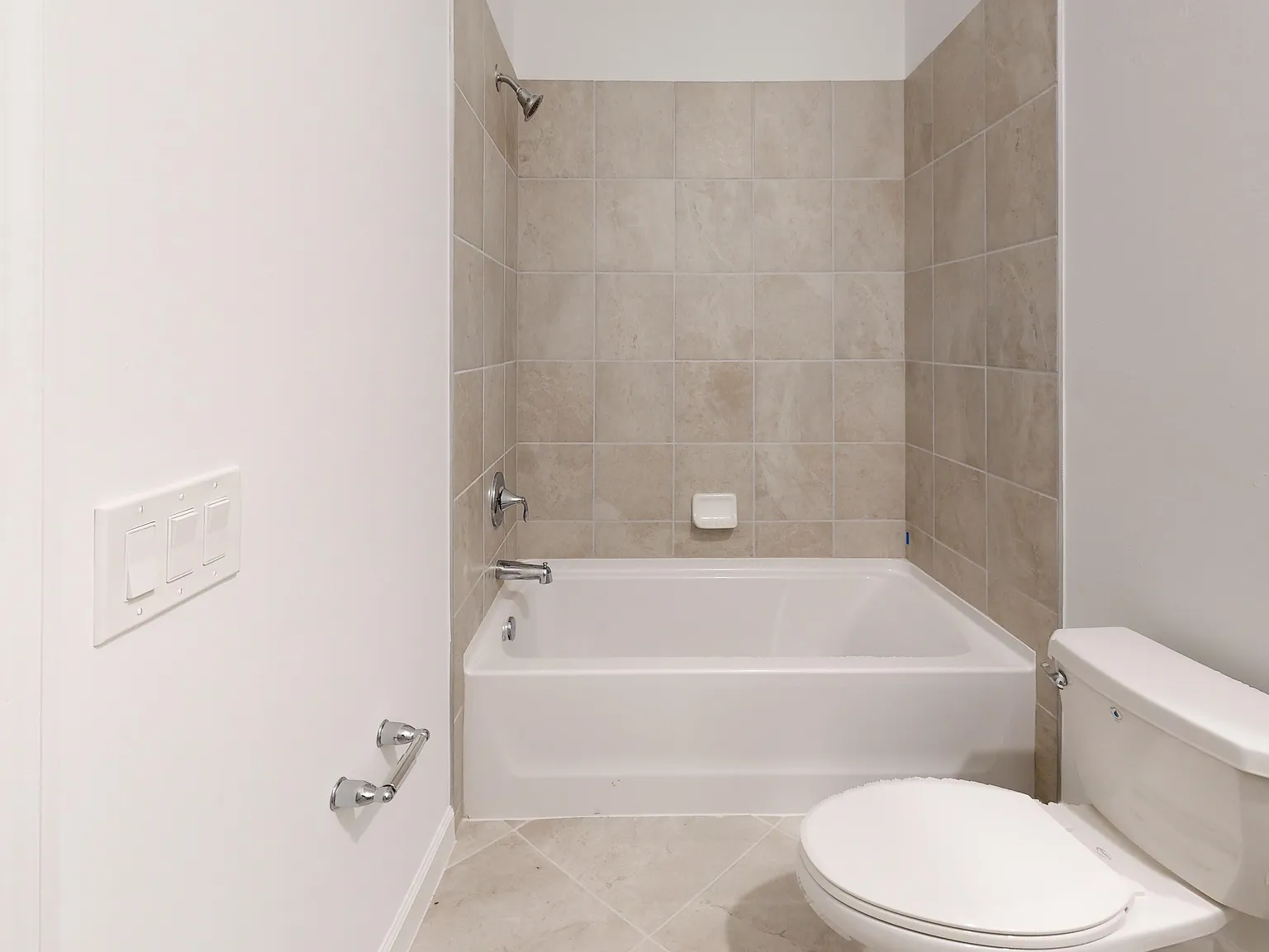 4 bed, 2032 sqft, $2,475 — Photo 3