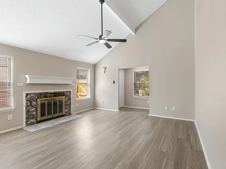 2706 Bridge Lake Dr — Photo 3