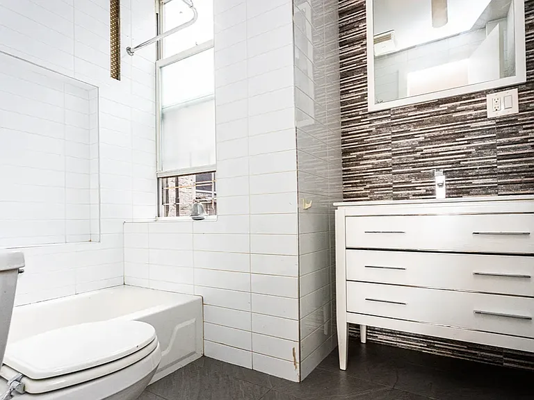 909 Saint Johns Pl #1B — Photo 6