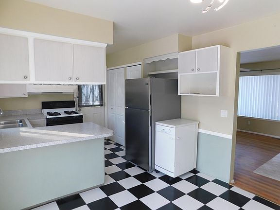 5th image of 2910 Marshall St