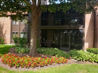 720 Saint Andrews Ln APT 5, Crystal Lake, IL 60014