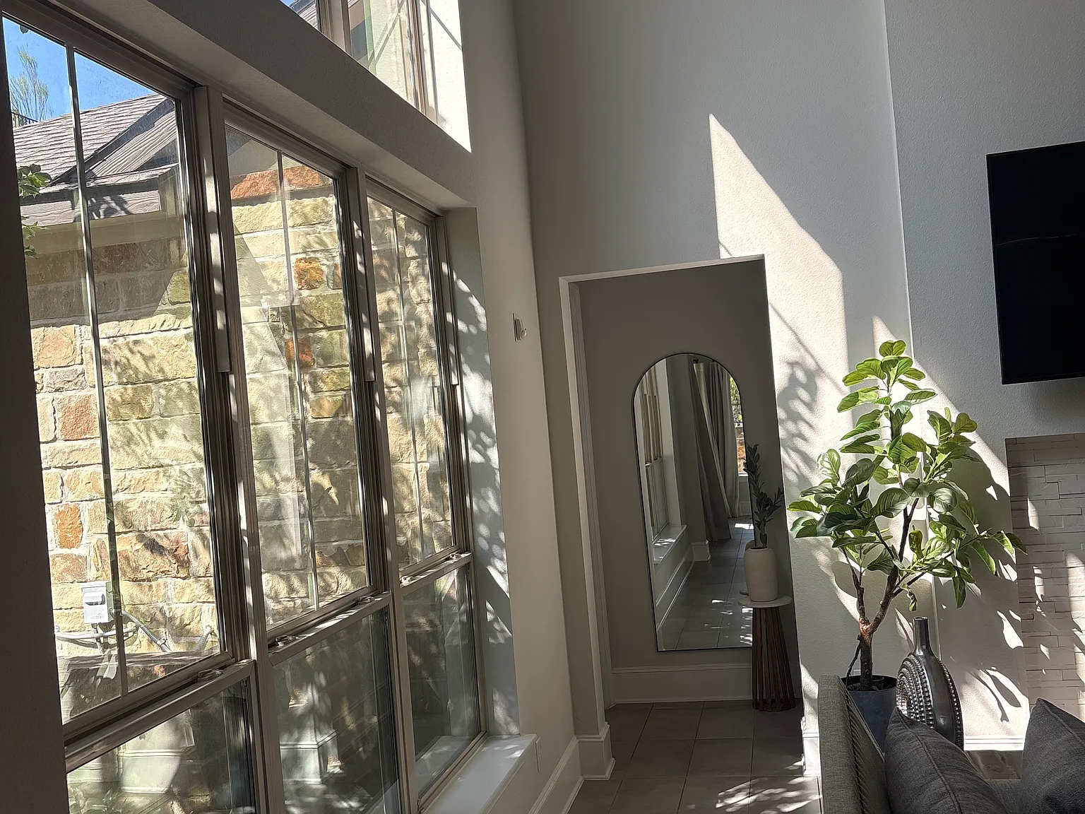 4 bed, 3801 sqft, $6,500 — Photo 4