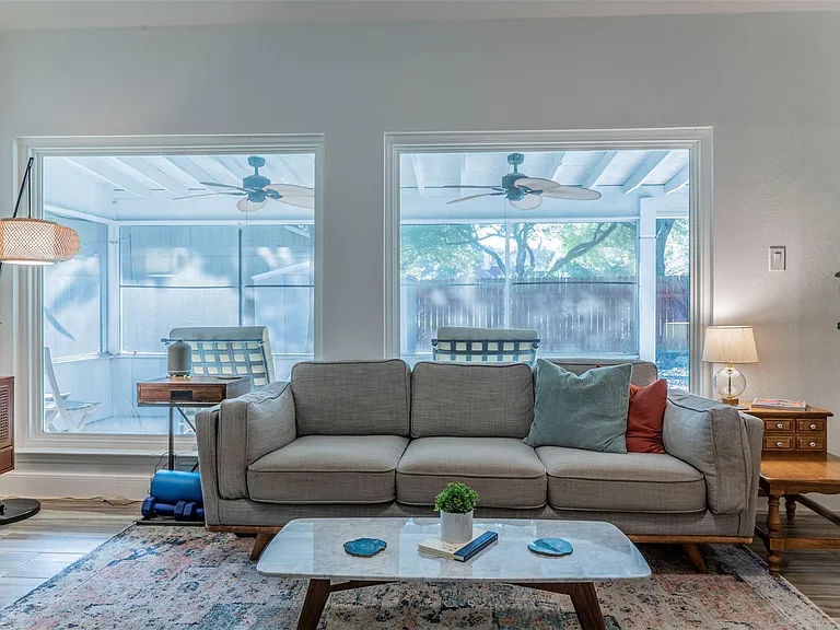 2126 River Hollow Dr — Photo 4