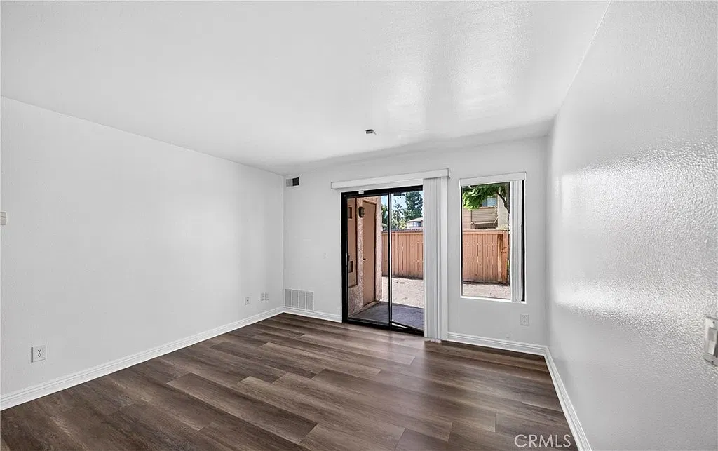 2 bed, 860 sqft, $2,050 — Photo 3