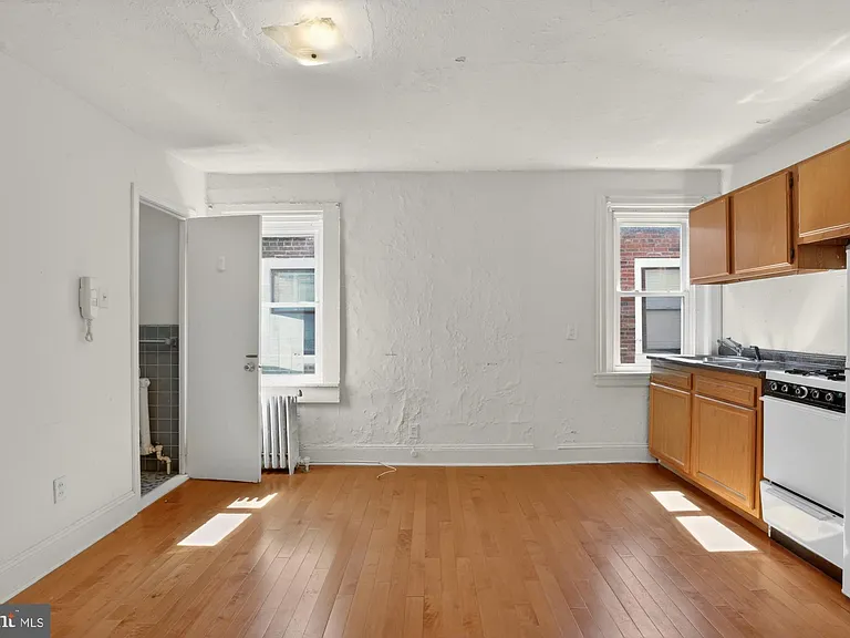 916 Pine St #3R — Photo 3