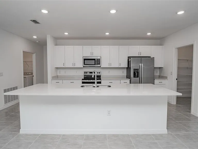 2068 Babbling Brook Blvd — Photo 6