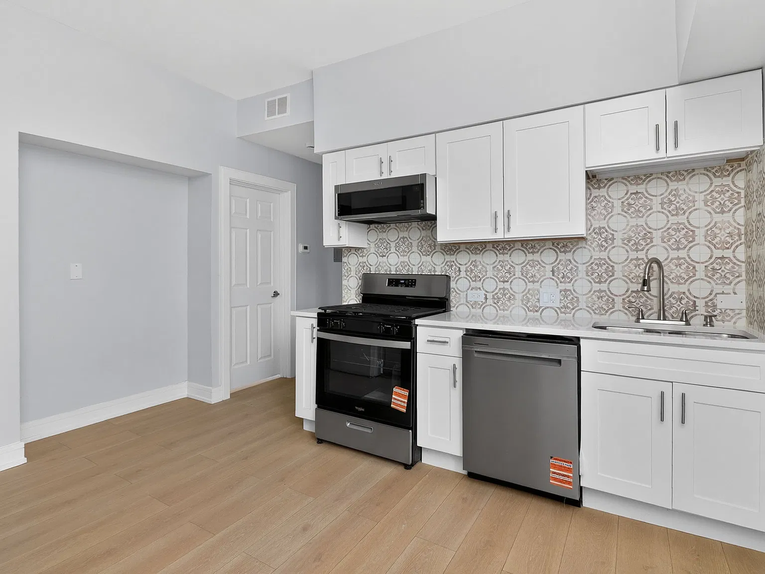 2 bed, $1,900 — Photo 1