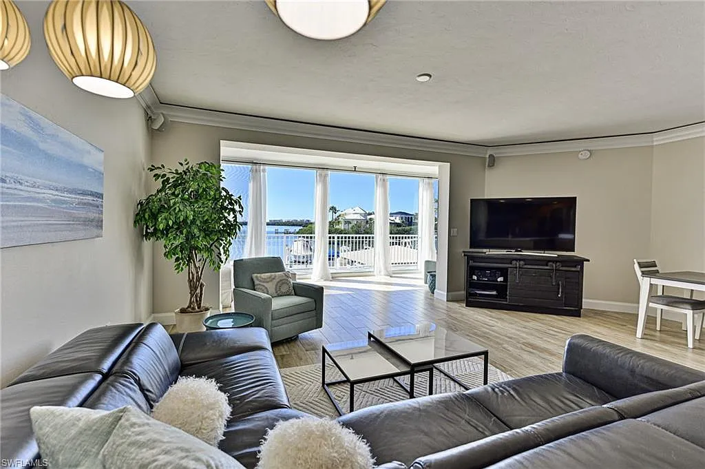 3 bed, 2.0 bath, 1875 sqft, $5,500 — Photo 3