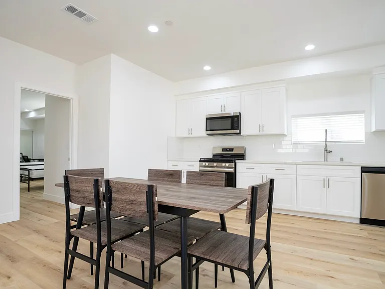 1286 West 35th Place — Photo 3