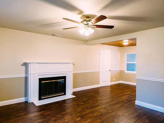 2nd image of 3104 N Pacific Ave