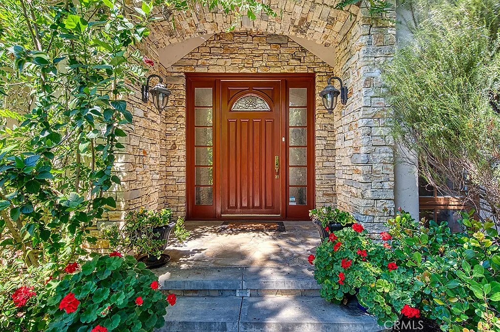 5 bed, 4.5 bath, 5070 sqft, $20,000 — Photo 3