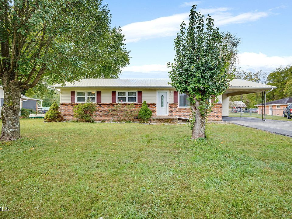 1st image of 221 Pippin Hollow Rd
