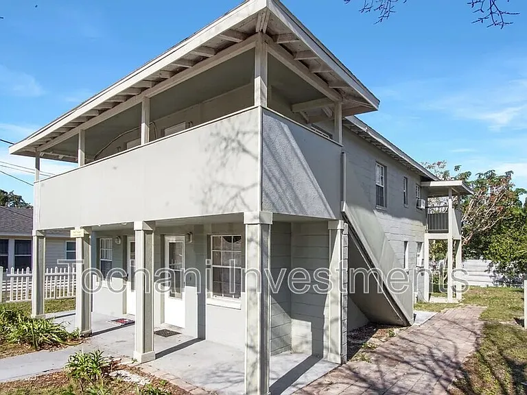 1002 Avenue E — Photo 4