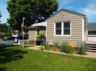 123 S 2nd St, Guttenberg, IA 52052