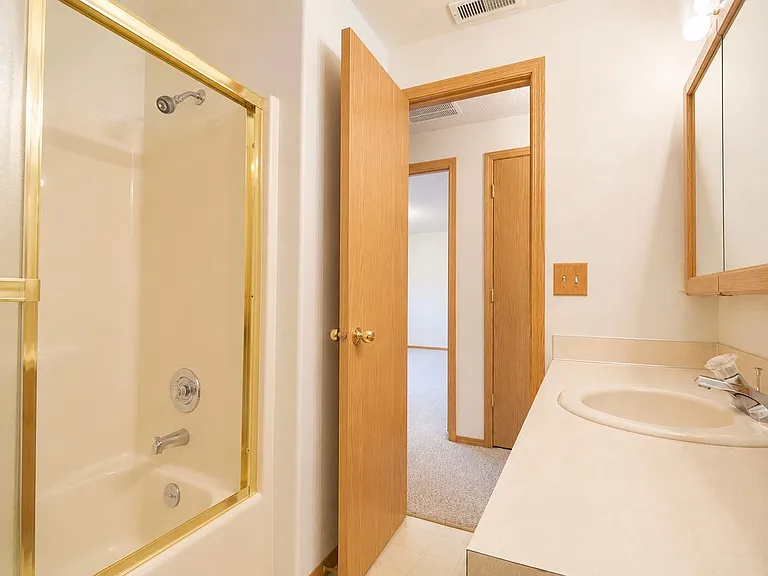 226 Sparks Dr — Photo 24