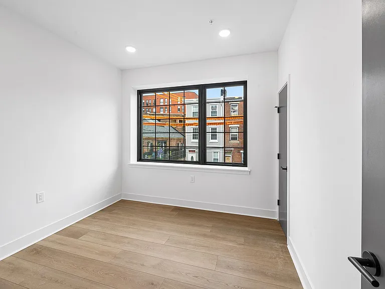 1772 N Front St #3 — Photo 7