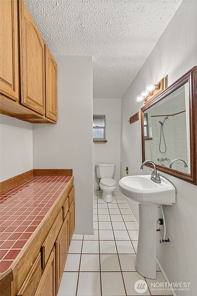 4th image of 107 W 4th Street