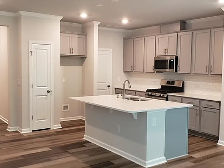 405 Hazy Hills Ln — Photo 2