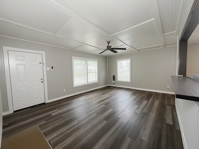 1016 W Crawford St — Photo 5