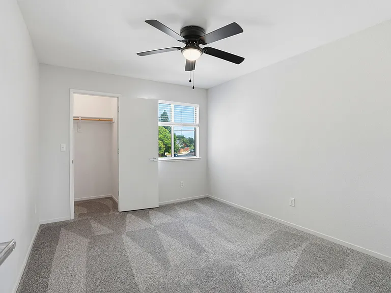 419 Pioneer Ave — Photo 18