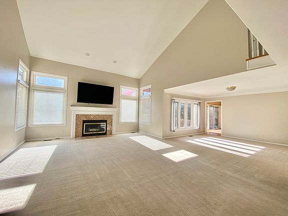 4th image of 2334 Queensberry Ln