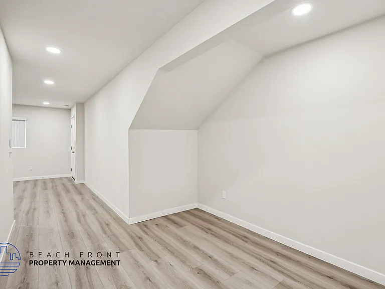 716-722 East 7th Street — Photo 23