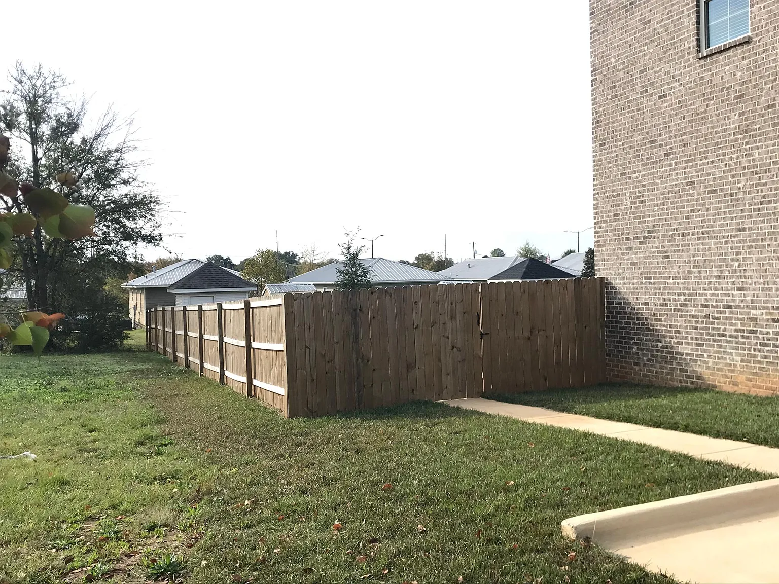 4 bed, 4.5 bath, 2020 sqft, $2,400 — Photo 2