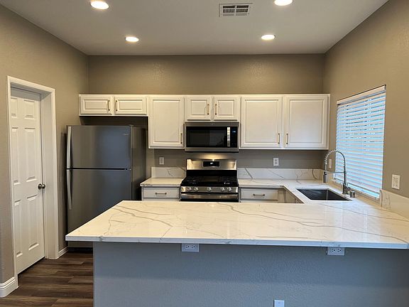 4th image of 2594 Lazy Saddle Dr