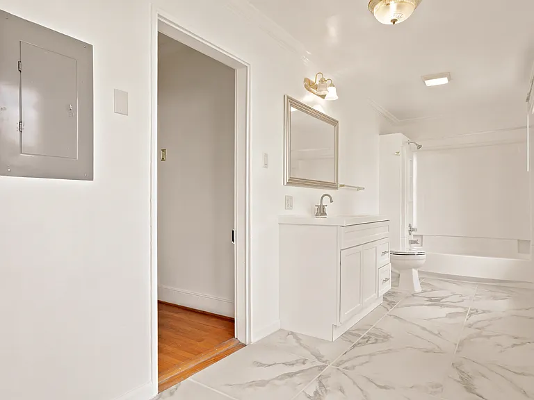 209 N Washington St — Photo 31