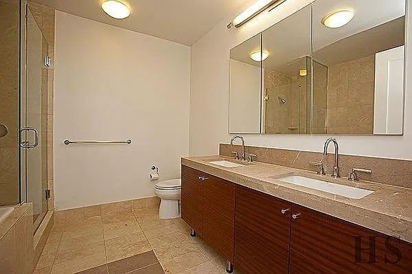 Rented by R New York | media 4