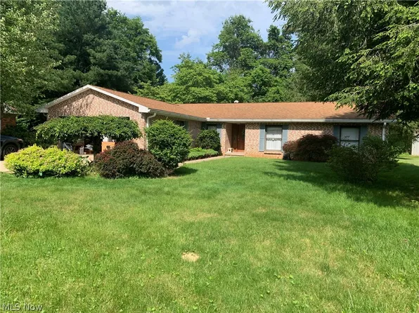 208 Ellsworth Dr, Marietta, OH 45750
