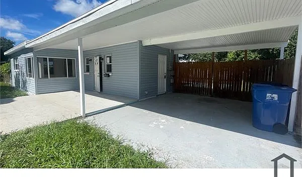 3 bed, 1212 sqft, $2,500 — Photo 2