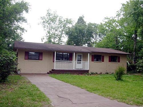 1st image of 310 SE Golf Club Ave