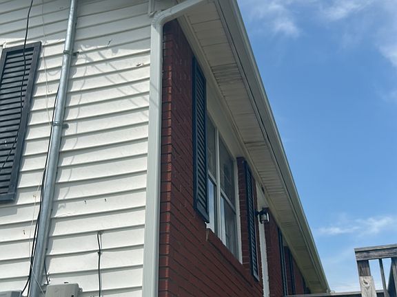 4th image of 405 Braden St