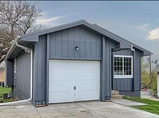 2232 S 42nd St, Omaha, NE 68105