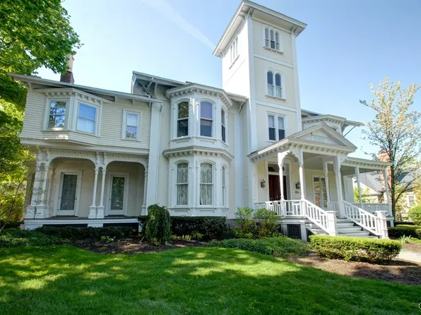 104 E Genesee St, Skaneateles, NY 13152