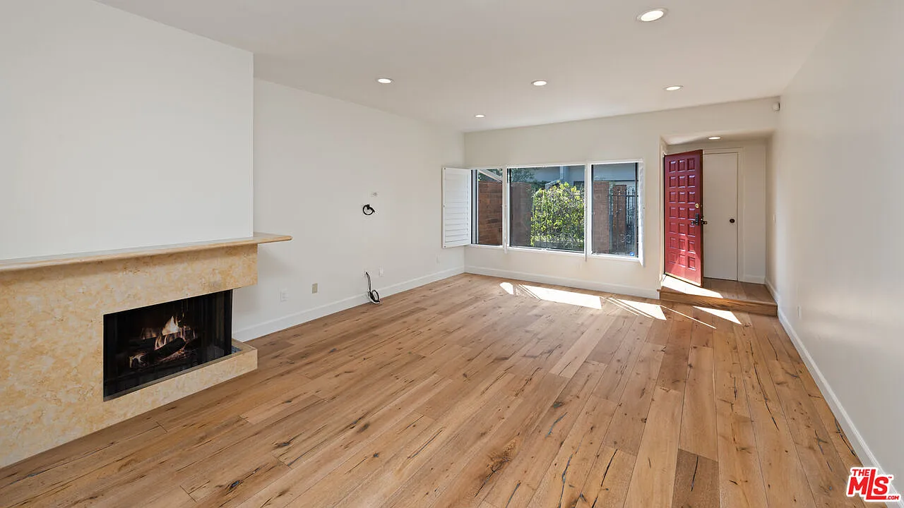 3 bed, 2.5 bath, 2020 sqft, $6,950 — Photo 4