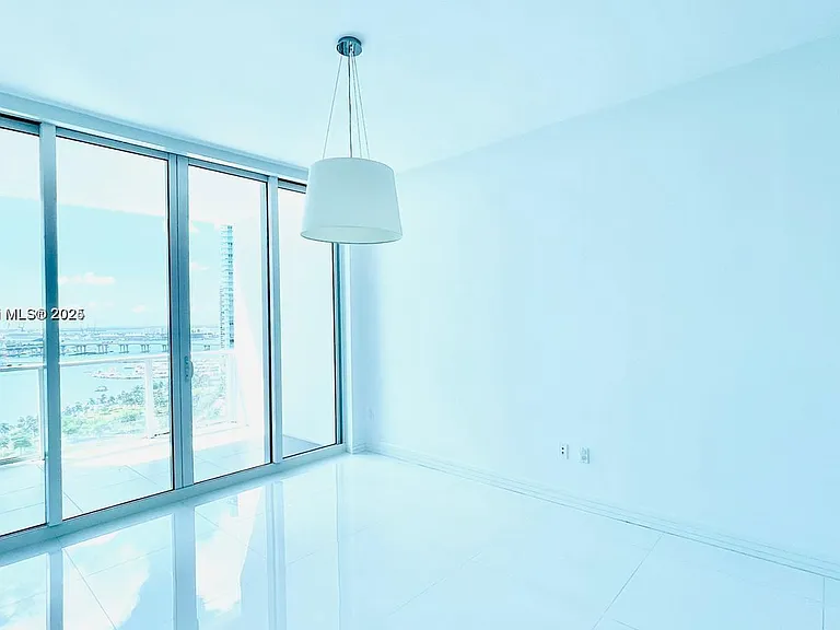 2020 N Bayshore Dr — Photo 7