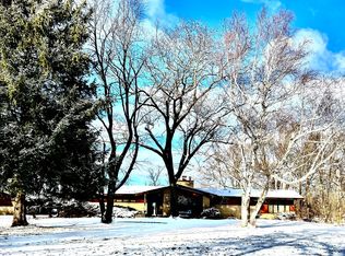 27214 W Henry Ln, Barrington, IL 60010