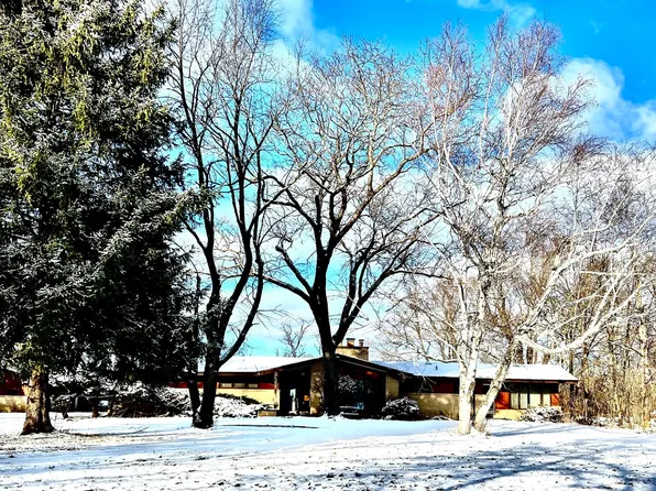 27214 W Henry Ln, Barrington, IL 60010