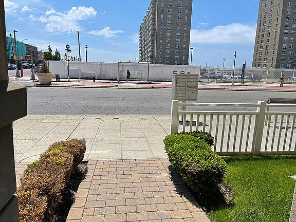 4th image of 10204 Rockaway Beach Blvd