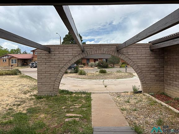 4th image of 725 Terrace Dr