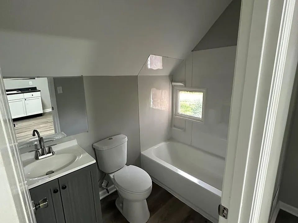 1109 E Kirby Ave (Whim & Proper, LLC)